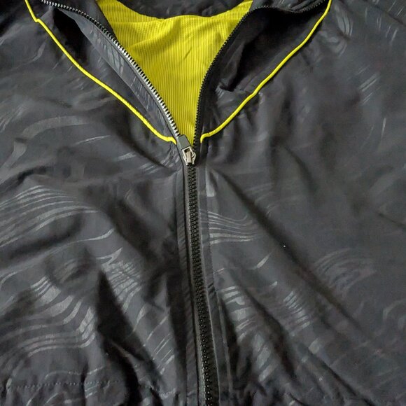 Fabletics Black and green hooded windbreaker - loose fit - Picture 4 of 16